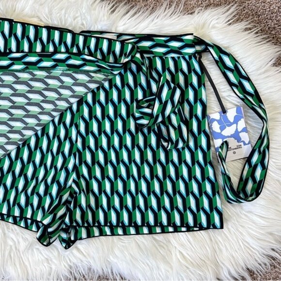 Diane von Furstenberg Target Green Geo Skort Large NWT - Picture 5 of 10